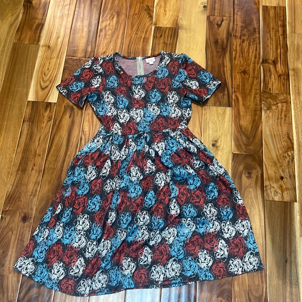 LulaRoe sz Lg womens dress. Red, white and blue floral print throughout.